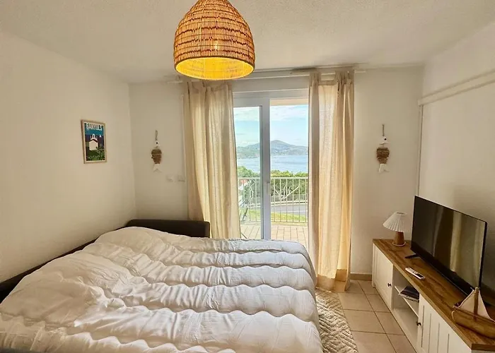 Studio cosy avec terrasse et vue mer imprenable